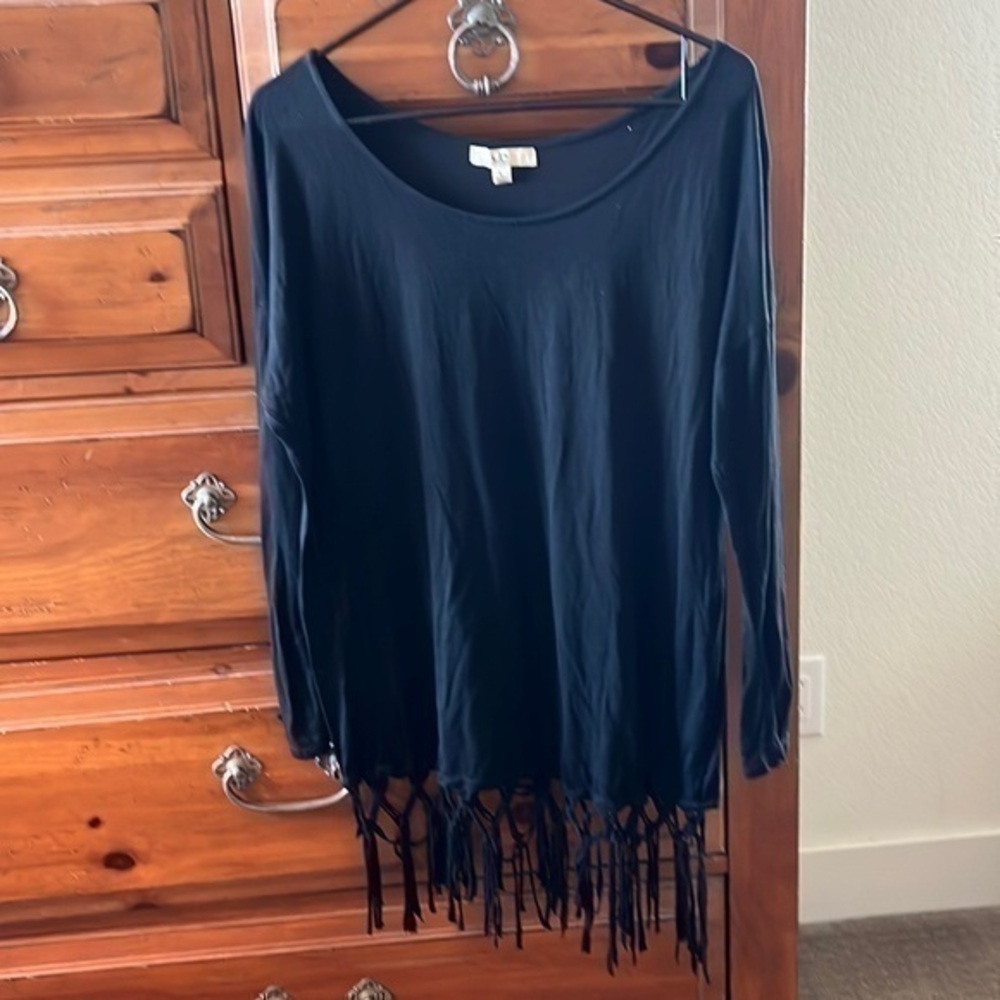 Ya Los Angeles Women’s black tunic with cute fringe size large NWOT